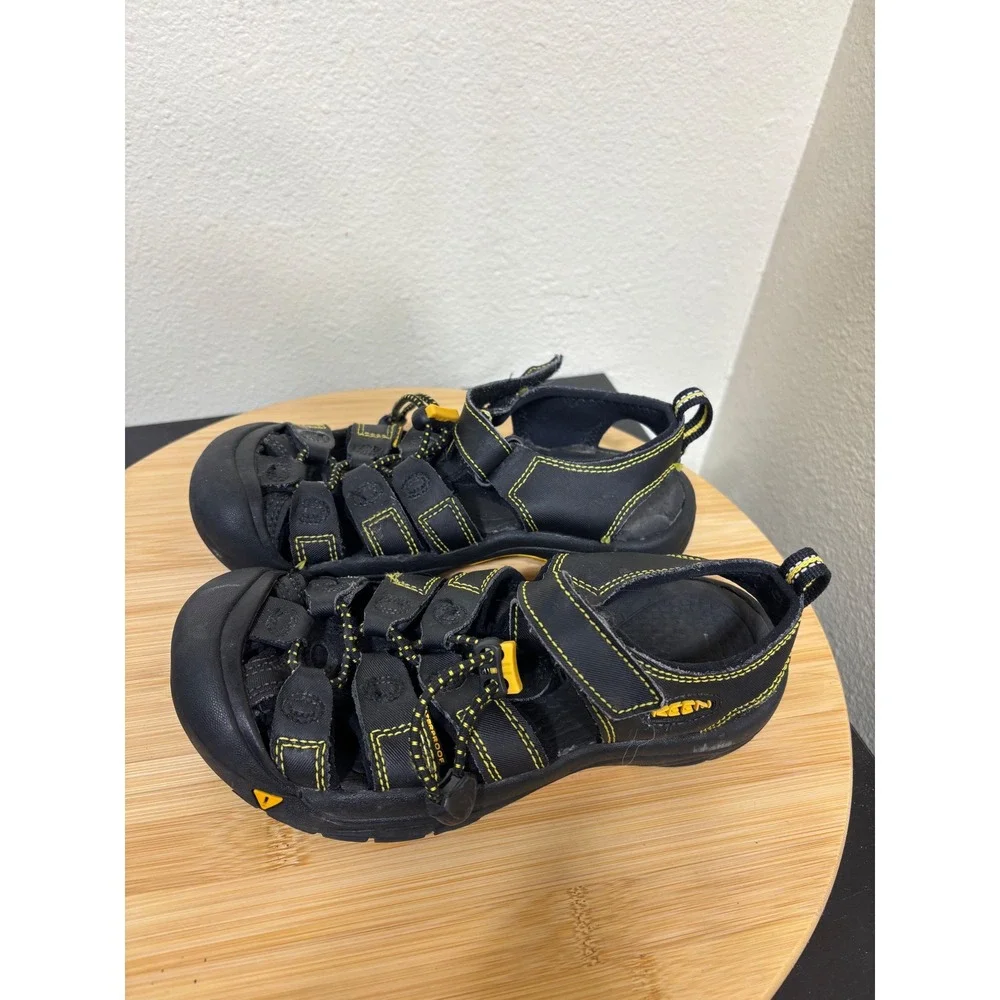 KEEN Sandals Kids 2 Newport H2 Black Yellow Waterproof Sport Hiking Shoes Play